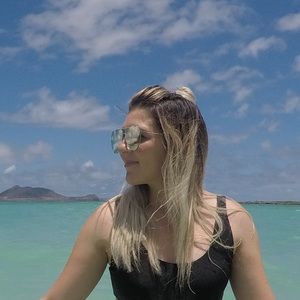 Meet your Posher, Dee